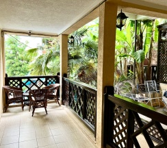 Двухместный номер Classic с видом на море и дендрарий двуспальная кровать в Delsochi