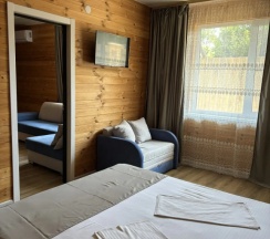 Пятиместные апартаменты Superior с красивым видом из окна в Golden House Hotel