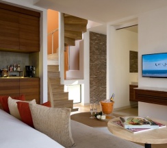 Люкс с балконом в Let's Sea Hua Hin Al Fresco Resort