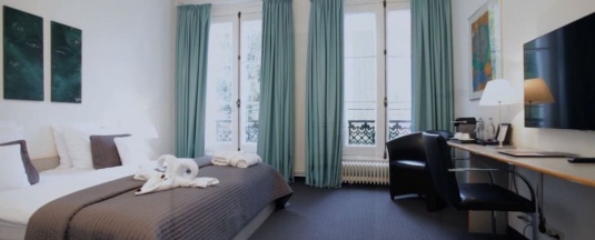 Двухместный номер Standard с балконом и с видом на сад двуспальная кровать в Aussen Alster Hotel