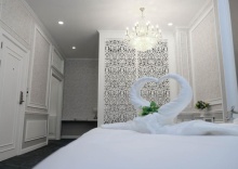 Двухместный люкс двуспальная кровать в Varimantra Hotel