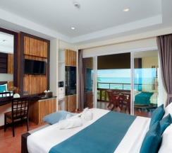 Семейный номер Deluxe с балконом и с видом на море в Отель Royal Beach Boutique Resort & Spa
