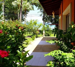 Двухместный люкс Deluxe с частичным видом двуспальная кровать в Laguna Villas Boutique Hotel