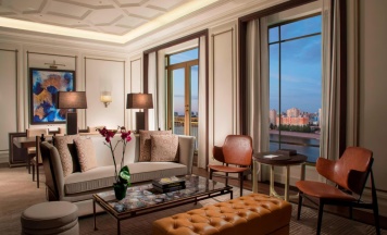 Двухместный люкс St. Regis c 1 комнатой с балконом и с видом на реку двуспальная кровать в The St. Regis Astana