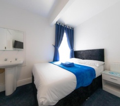 Двухместный номер Economy двуспальная кровать в The Adonis Hotel