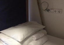 Кровать в 8-местном общем мужском номере №1 (удобства на этаже) в Hostel 65