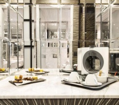 Двухместный номер Premium с видом на город двуспальная кровать в Hotel Marinela Sofia
