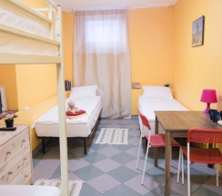 Кровать в общем номере в Линия