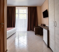 Семейный номер(двуспальная кровать, кресло-кровать) в Ленивый тюлень