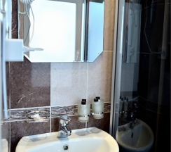 №9. Семейный номер с двуспальной кроватью, диваном и видом на Байкал в Прибой