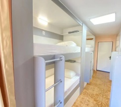 Кровать в общем номере (мужской номер) в Арктика