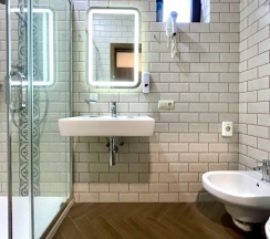 Четырёхместный номер Superior с балконом и с видом на море в Solo