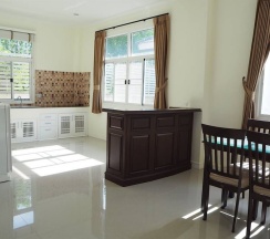 Вилла с 3 комнатами с балконом в Suanson Paragon Green Villas