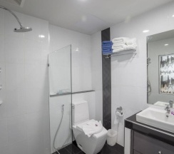 Двухместный номер Deluxe двуспальная кровать в Modern Living Hotel