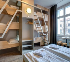 Кровать в общем номере в MEININGER Hotel Berlin Mitte