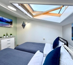 Апартаменты №11 "Семейный Люкс" на мансардном этаже в Саквояж