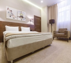 Улучшенный номер «SUPERIOR» с одной кроватью и диван-кроватью в Riverside Hotel