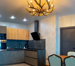 Большой семейный люкс с панорамным видом на Уральские горы в Business Residence