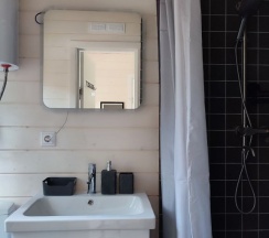 Коттедж c 1 комнатой с красивым видом из окна в Vinder Village