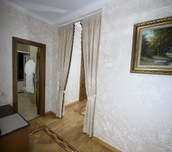 Семейный номер люкс с видом на монастырь в Покровская