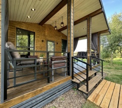 Семейный коттедж с красивым видом из окна в Болото