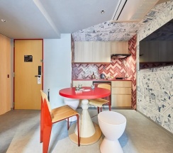 Трёхместный номер Standard с 2 комнатами в lyf Ginza Tokyo