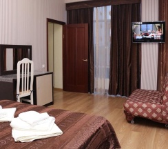 Двухместный люкс с 2 комнатами с балконом 2 отдельные кровати в Аист