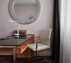 Номер премиум с видом на город в Radisson Blu Belorusskaya Hotel Moscow
