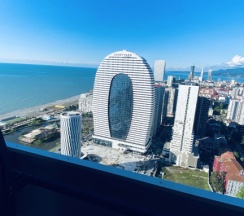 Трёхместный номер Superior с балконом и с видом на море в Апарт-отель MyGeorgia LLC Orbi City