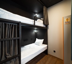ДВУХМЕСТНЫЙ НОМЕР с двухъярусной кроватью и общей ванной комнатой в Proloft city hostel&rooms