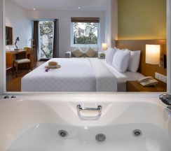 Двухместный номер Club с видом на город двуспальная кровать в Отель Harmony Saigon Hotel & Spa