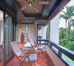 Двухместный номер Standard с балконом и с видом на сад двуспальная кровать в Renaissance Koh Samui Resort & Spa