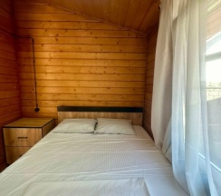 Семейный коттедж с красивым видом из окна в Хвоя Cottage House