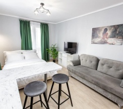 Двухместная студия с балконом двуспальная кровать в Апартаменты Студия Ladgorna на Грушевской 21