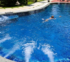 Двухместный люкс Deluxe с частичным видом двуспальная кровать в Laguna Villas Boutique Hotel