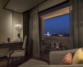 Двухместный номер Riverfront Deluxe 2 отдельные кровати в Anantara Riverside Bangkok Resort