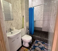 Комната стандарт с 2 односпальными и 1 двуспальной кроватью №2 в Алешкина мечта