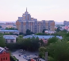Двухместные апартаменты с 2 комнатами с балконом (двуспальная кровать) в Апартаменты 100 Ночей на Комсомольском 122Г