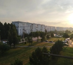 Апартаменты с балконом и с красивым видом из окна в Квартира ДВЕ ПОДУШКИ 2+2 на Химиков, 17