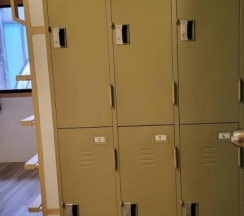 Кровать в общем номере в Terminal 58 hostel at town