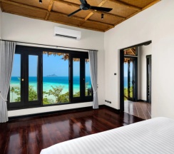 Двухместный Hillside Pool Вилла с видом на океан двуспальная кровать в Отель Saii Phi Phi Island Village