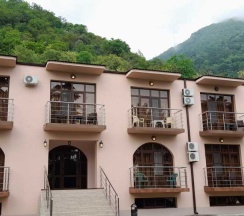 Двухместный номер Deluxe с балконом и с видом на горы 2 отдельные кровати в Inn Rif