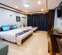 Семейный номер Deluxe с балконом в Hotel Grand Orchid Inn