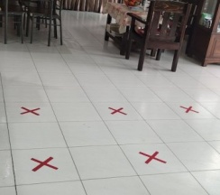 Двухместный номер Standard с балконом двуспальная кровать в Maesot Siri Hotel