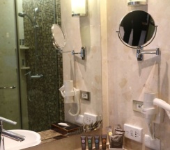 Двухместный номер двуспальная кровать в Отель Hyatt Regency Bangkok Suvarnabhumi Airport
