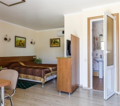 Номер улучшенный семейный с 1 двуспальной кроватью в Villa Victoria