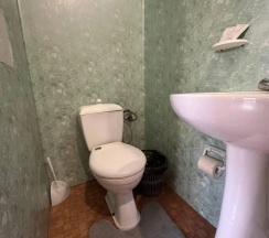 Трехместный номер с двуспальной и односпальной кроватью в Гостиница-на-море.РФ