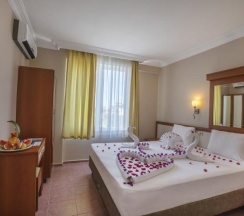 Двухместный номер Standard с балконом двуспальная кровать в Club Big Blue Suit Hotel