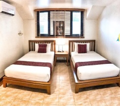 Номер семейный Deluxe с 2 комнатами в Birds and Bees Resort