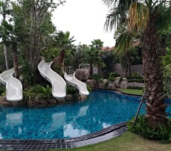 Апартаменты с видом на море в The Riviera Wongamat Hong Apartment